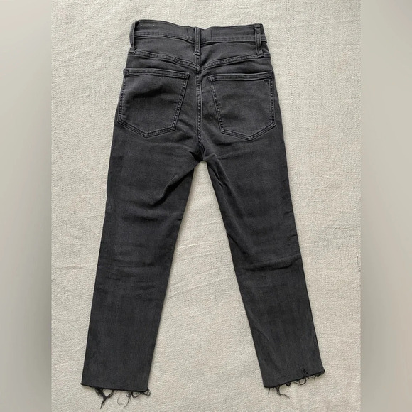 Madewell Petite Stovepipe Jeans in Banberry Wash (faded black) - Picture 9 of 16